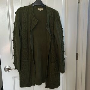 Women’s Sweater olive color like new condition.